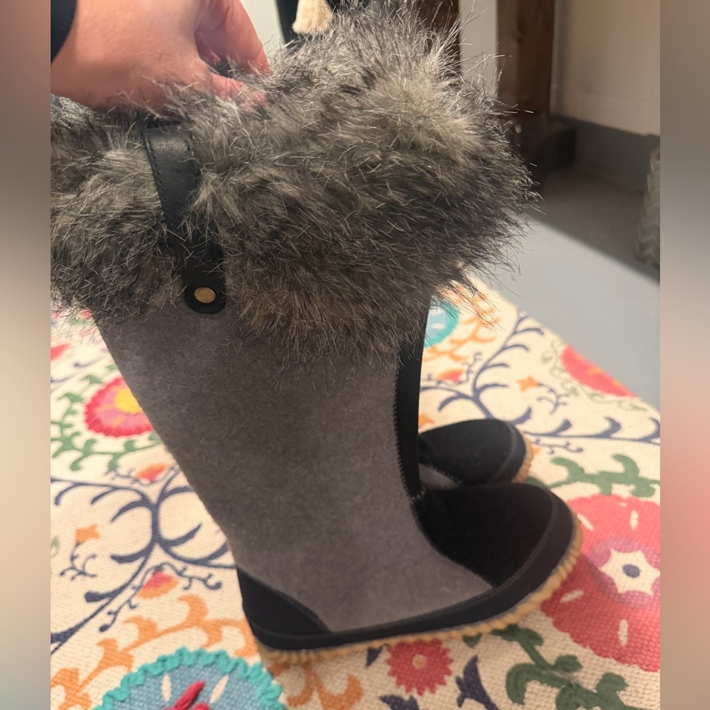 Sorel Women's Gray and Black Winter Fur-Trim Boots
